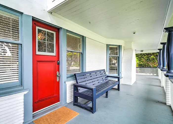 Cozy Carpinteria Apartment: Walkable Location