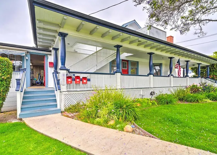 Cozy Carpinteria Apartment: Walkable Location